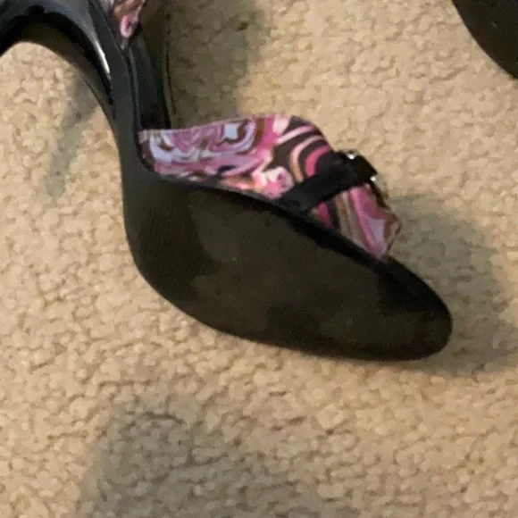 Carlos Santana Peep Toe Pumps - Picture 3 of 5